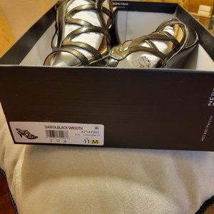 Naturalizer new black leather sandals